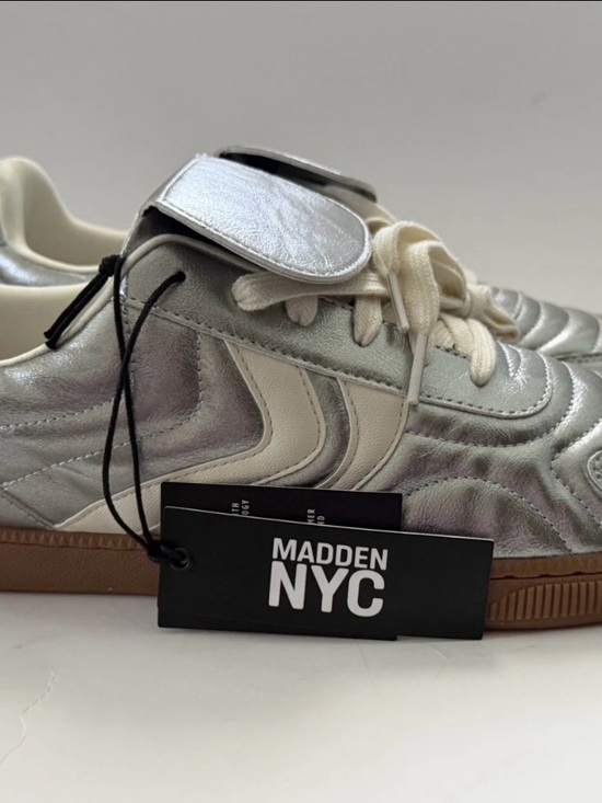 Madden Nyc Shoes - CUSHIONAIRE Women's Astro Retro Sneaker, Lace-Up Design +Memory Foam.size 11